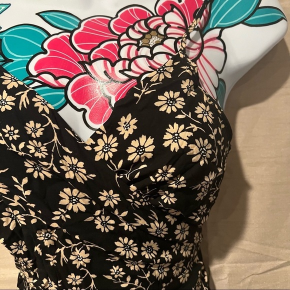 Forever 21 Black Beige Floral Wrap Dress - Picture 2 of 5